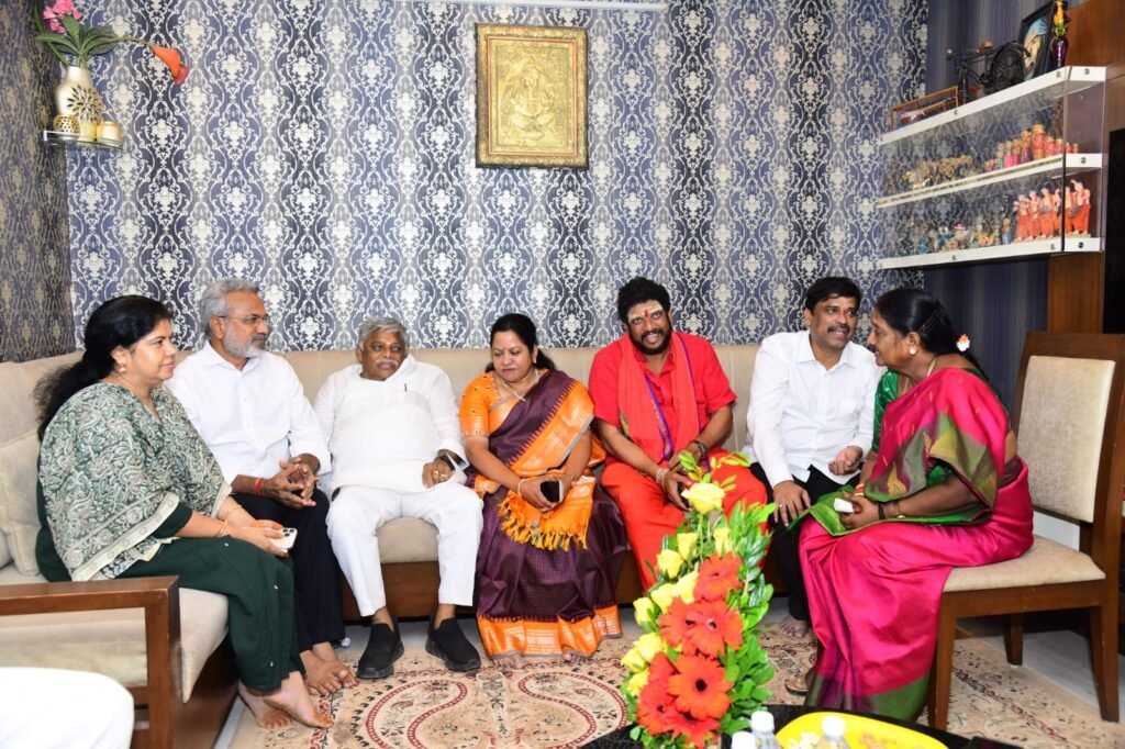 మాజీ ఎమ్మెల్యే నివాసంలో టీడీపీ నేతల ఆత్మీయ విందు
