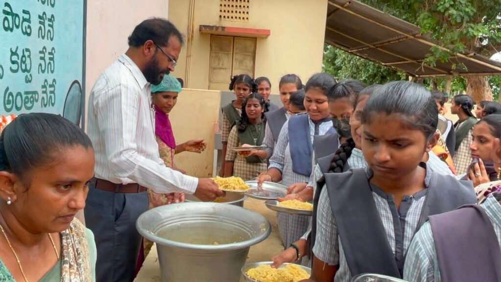 తరగతులకు తగ్గ సామర్థ్యం ఉండేలా బోధించాలి : డీఈవో