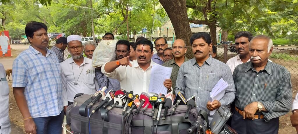 అగ్రిగోల్డ్ ఆస్తులు ఆక్రమణకు గురి కాకుండా ప్రభుత్వం వెంటనే చర్యలు తీసుకోవాలి