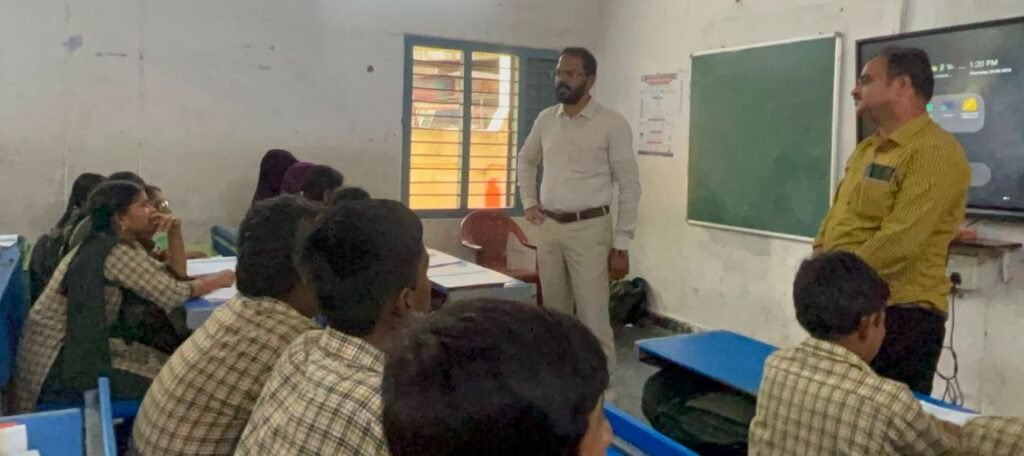 విద్యార్థుల సామర్ధ్యాలు పరిశీలించిన గుంటూరు డిఈఓ