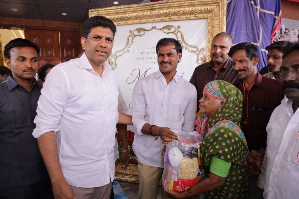 పేద ప్రజలకు అదనంగా సేవలందించాలి