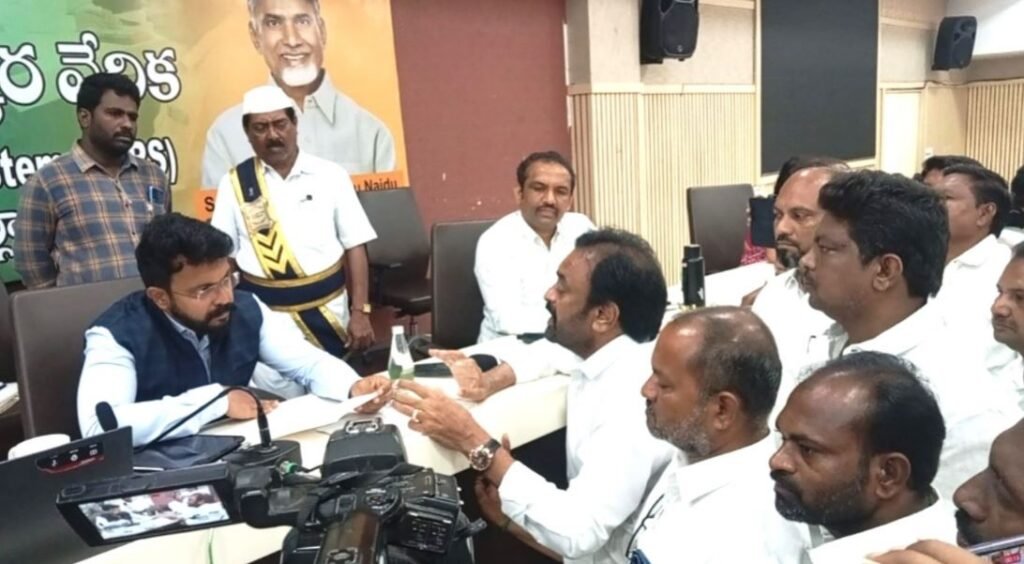 కాకాని దేవాలయంలో అమ్మవారి మంగళసూత్రం చోరీ