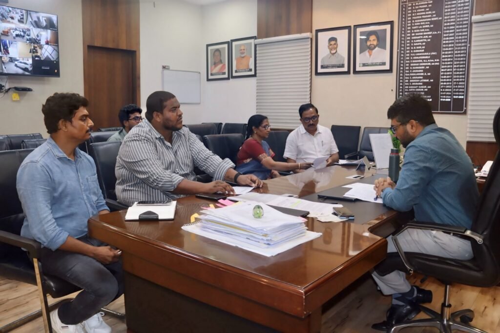 వినాయక చవితి ఉత్సవాలను ఈకో ఫ్రెండ్లీగా నిర్వహించాలి : జి.ఎం.సి కమిషనర్