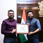 జి.ఎం.సి కమిషనర్ ను అభినందించిన కలెక్టర్